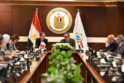وزير الصحة يبحث مع سفير فرنسا دعم علاج مرضى الأورام القادمين من غ-زة بمستشفى «جوستاف روسي»