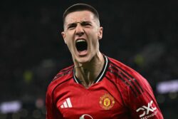 مانشستر يونايتد يتخطى إيفرتون بهدف سيسكو بالدوري الإنجليزي