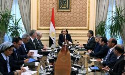 رئيس الوزراء يعقد اجتماعاً لمتابعة موقف توافر مختلف السلع الاستراتيجية.