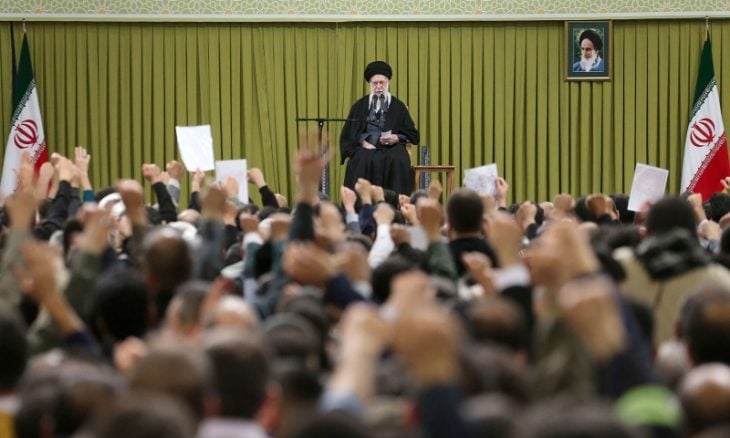 إيران:كل الخيارات المطروحة خطيرة وليست في مصلحة الشعب الإيراني