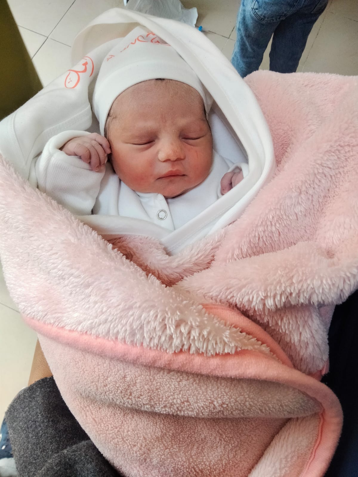 تهنئة بقدوم المولوده السعيده أمل كريم حفيدة الأستاذ حسن يوسف