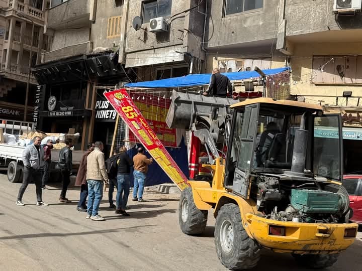 حي منتزه اول يكثيف حملات رفع وإزالة الإشغالات والتعديات، والقضاء على العشوائية