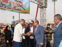 محافظ السويس يشارك بمهرجان السويس الأول للدراجات