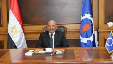 القيادات التنفيذية تستقبل محافظ السويس في أول يوم عمل بديوان عام المحافظة