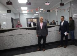 جولة تفقدية لمحافظ السويس داخل إدارات الديوان العام