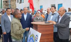 محافظ السويس يشهد إصطفاف معدات الأحياء ويوجه بتدريب السائقين والفنيين