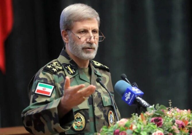 أنباء عن مقتل القائد الأعلى للجيش الإيراني أمير حاتمي