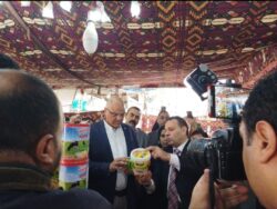 محافظ الاسكندرية يفتتح معرض اهلا رمضان
بمنطقة السيوف.