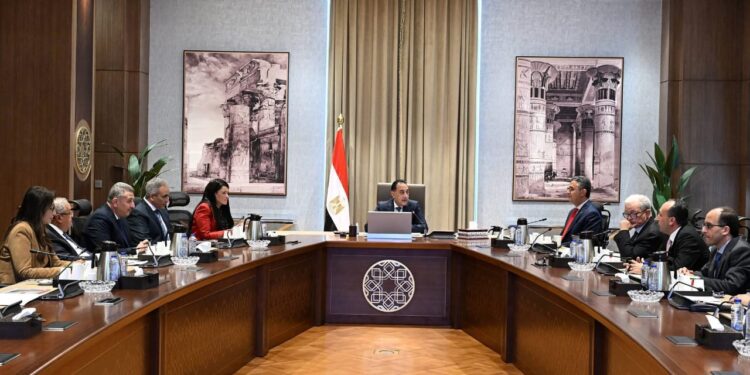 رئيس الوزراء يتابع إعادة هيكلة «السلع التموينية» وتطوير أدائها المالي