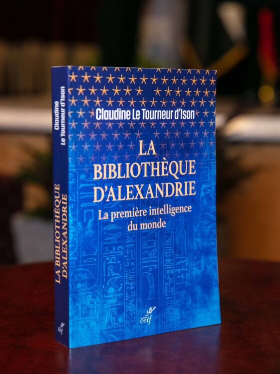 الكاتبة الفرنسية كلودين لو تورنور تطلق كتابها الذكاء الأول في العالم بمكتبة الإسكندرية