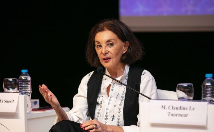 الكاتبة الفرنسية كلودين لو تورنور تطلق كتابها الذكاء الأول في العالم بمكتبة الإسكندرية