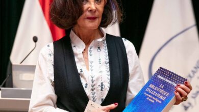 الكاتبة الفرنسية كلودين لو تورنور تطلق كتابها الذكاء الأول في العالم بمكتبة الإسكندرية