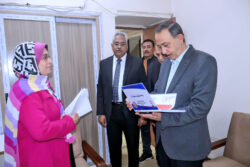 محافظ سوهاج يتفقد إدارات الديوان العام
