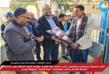 اهالى الحديقة بسوهاج يستقبلون رئيس شركة مياه الشرب بالورود