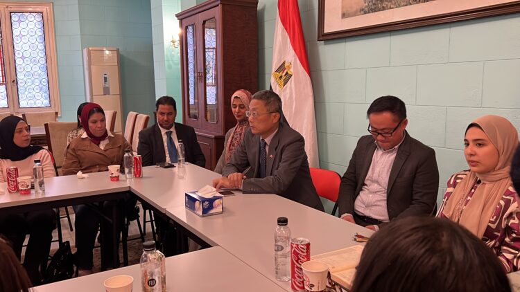 بكلمات مؤثرة القنصل الصيني يا نج يي يودع الإسكندرية