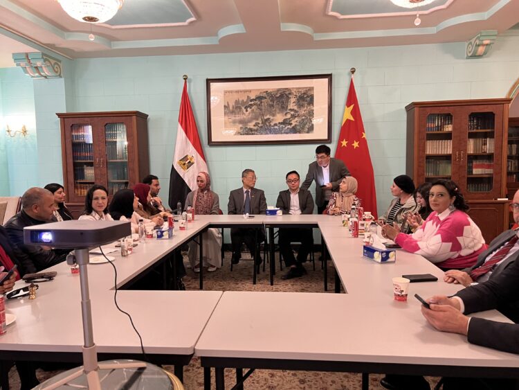 بكلمات مؤثرة القنصل الصيني يا نج يي يودع الإسكندرية