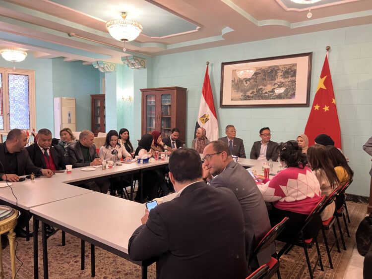 بكلمات مؤثرة القنصل الصيني يا نج يي يودع الإسكندرية