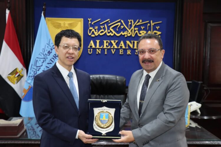 جامعة الإسكندرية تستقبل وفدًا طبيًا من الخبراء الصينيين لتعزيز التعاون في جراحات الكبد