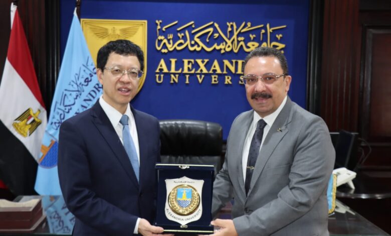 جامعة الإسكندرية تستقبل وفدًا طبيًا من الخبراء الصينيين لتعزيز التعاون في جراحات الكبد