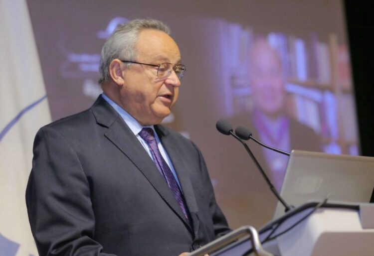 حوارات الإسكندرية ال13 " أصداء الذاكرة مصطفى العبادي" ومكتبة الإسكندرية 