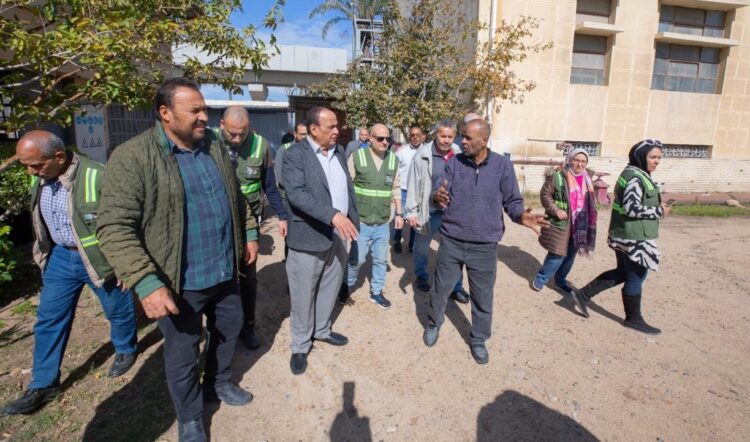 رئيس مياه الإسكندرية في جولة ميدانية لمحطات المياه والروافع ومراكز خدمة العملاء