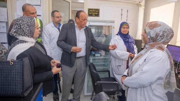 رئيس مياه الإسكندرية في جولة ميدانية لمحطات المياه والروافع ومراكز خدمة العملاء