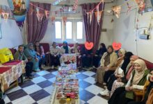 طلاب كلية التربية النوعية يرسمون البسمة على وجوه نزلاء دار المسنين بسوهاج