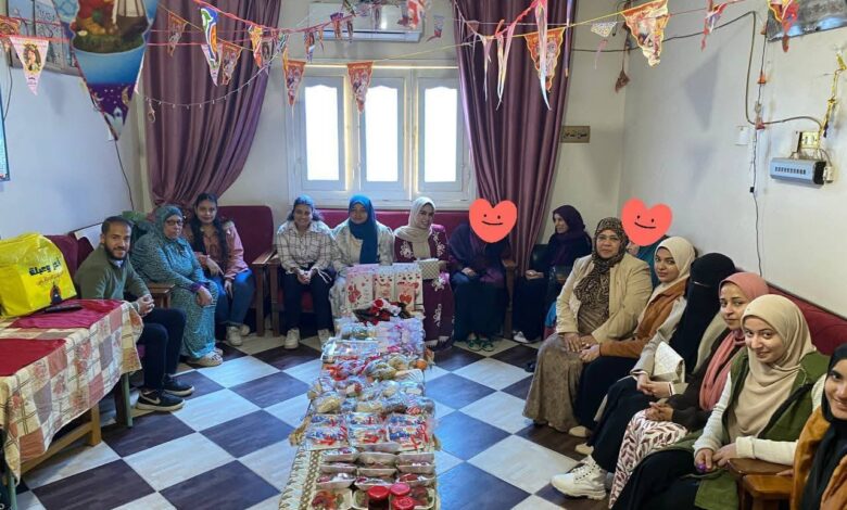 طلاب كلية التربية النوعية يرسمون البسمة على وجوه نزلاء دار المسنين بسوهاج