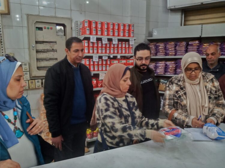 محافظ الإسكندرية تكثيف حملات إزالة الإشغالات والتفتيش على الأسواق