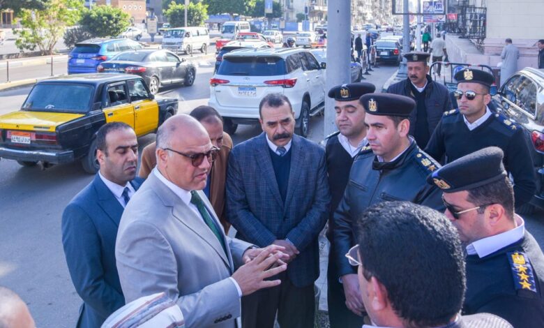 محافظ الإسكندرية يتابع ميدانياً سيولة الحركة المرورية