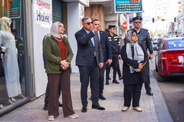 محافظ الإسكندرية يتفقد شارع سعد زغلول بمحطة الرمل بحي وسط لتعزيز الانضباط