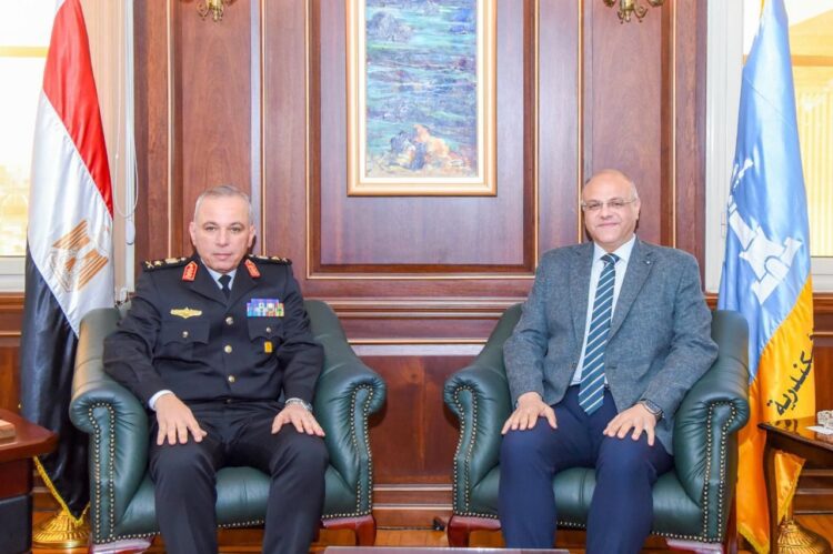 محافظ الإسكندرية يستقبل قائد القوات البحرية بديوان عام المحافظة