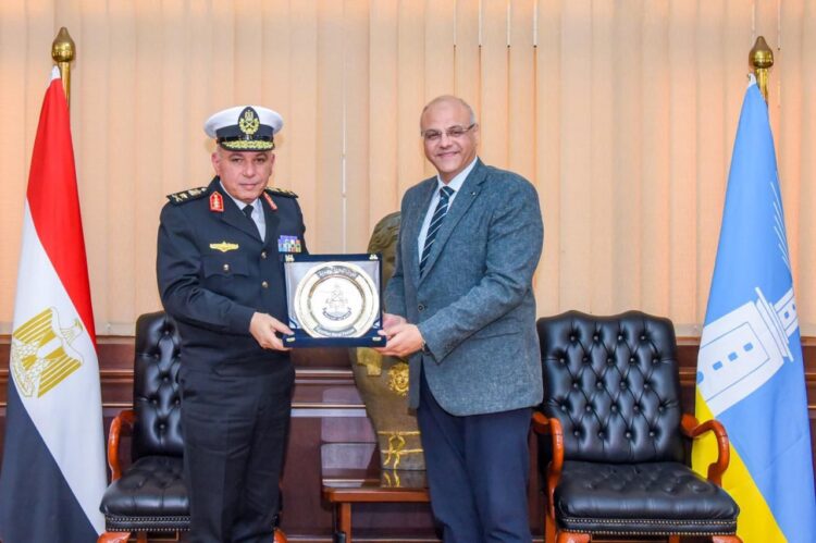 محافظ الإسكندرية يستقبل قائد القوات البحرية بديوان عام المحافظة