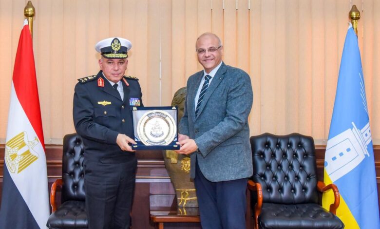 محافظ الإسكندرية يستقبل قائد القوات البحرية بديوان عام المحافظة