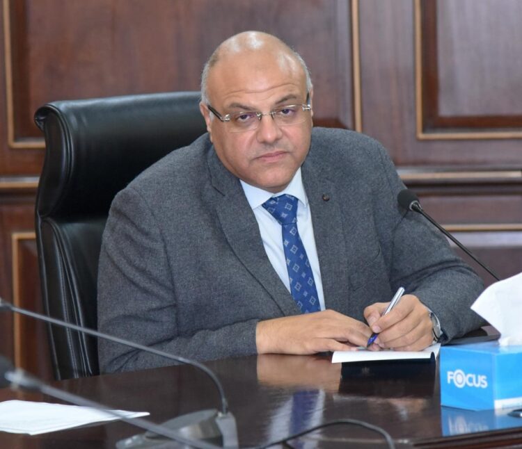 محافظ الإسكندرية يعقد أول اجتماع موسع مع القيادات التنفيذية ومديري المديريات