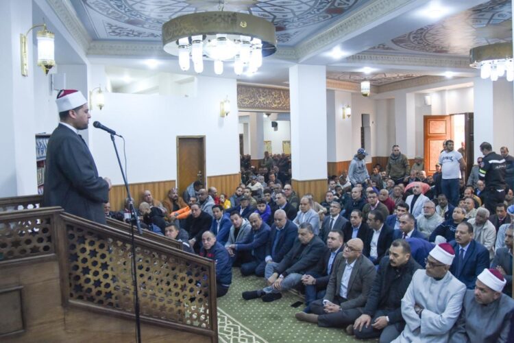 محافظ الإسكندرية يفتتح مسجد الحاجة زينب نوار بحي شرق بعد تطويره 