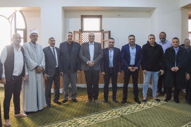 محافظ الإسكندرية يفتتح مسجد الحاجة زينب نوار بحي شرق بعد تطويره 