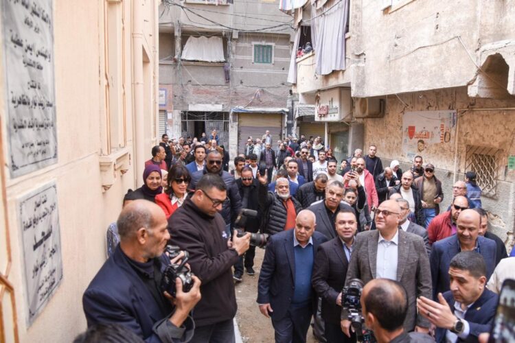 محافظ الإسكندرية يفتتح مسجد الحاجة زينب نوار بحي شرق بعد تطويره 