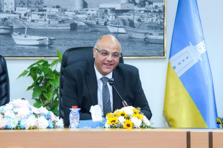 محافظ-الإسكندرية-يكرم-الفريق-أحمد-خالد-حسن-سعيد-المحافظ-السابق