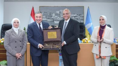 محافظ-الإسكندرية-يكرم-الفريق-أحمد-خالد-حسن-سعيد-المحافظ-السابق