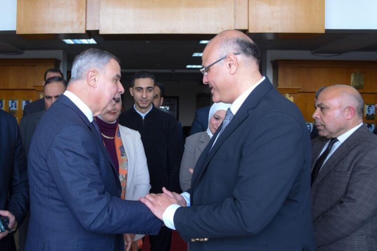 محافظ-الإسكندرية-يكرم-الفريق-أحمد-خالد-حسن-سعيد-المحافظ-السابق