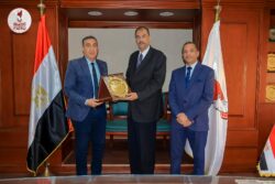 محافظ سوهاج يستقبل رئيس الهيئة العامة للخدمات البيطرية لمتابعة جاهزية مركز التلقيح الصناعي بطهطا للافتتاح بعد انتهاء أعمال التطوير