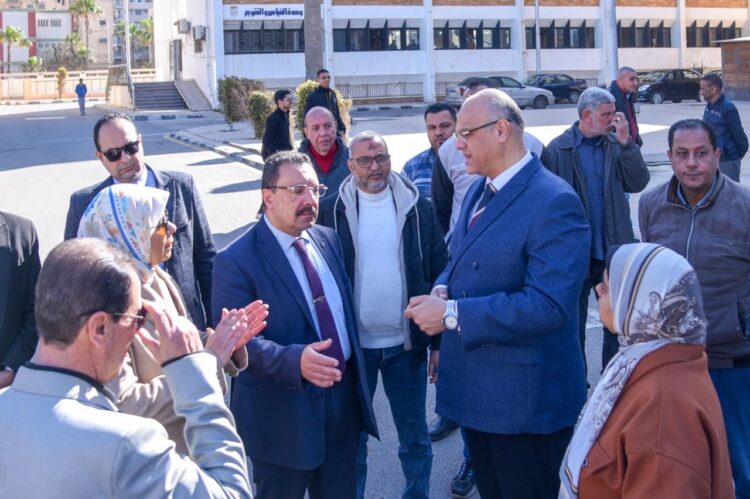 محافظة الإسكندرية وجامعة الإسكندرية تبحثان حلاً لأزمة انتظار مرافقي مرضى الشاطبي