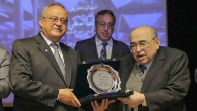 مكتبة الإسكندرية تكرم الدكتور مصطفى الفقي لإهدائه مجموعة كتبه الخاصة