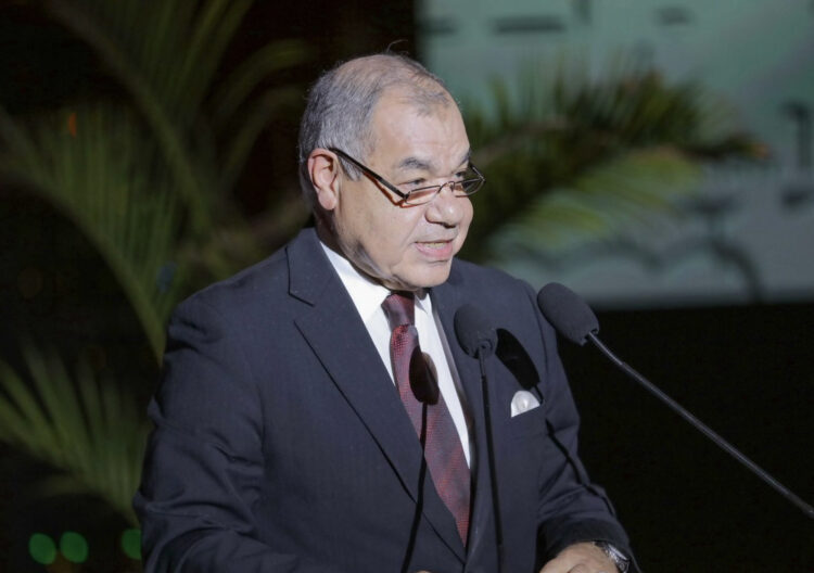 وزير التعليم العالي ومدير مكتبة الإسكندرية يسلمان جائزة مكتبة الإسكندرية العالمية