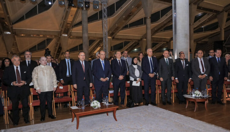 وزير التعليم العالي ومدير مكتبة الإسكندرية يسلمان جائزة مكتبة الإسكندرية العالمية