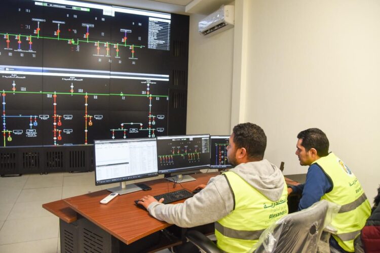 وزير الكهرباء والطاقة المتجددة ومحافظ الإسكندرية يتفقدان محطة محولات برج العرب