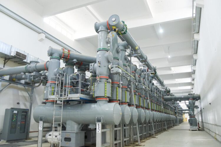 وزير الكهرباء والطاقة المتجددة ومحافظ الإسكندرية يتفقدان محطة محولات برج العرب