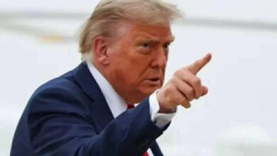 ترامب يحذّر إيران من عواقب زرع أي ألغام في مضيق هرمز.