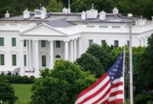 البيت الأبيض: البحرية الأمريكية ستبدأ في مرافقة ناقلات النفط في مضيق هرمز.